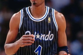 包含NBA常规赛关键时刻走向成谜，多伦多猛龙遗憾出局，质疑声仍在，年轻球员得到机会的词条