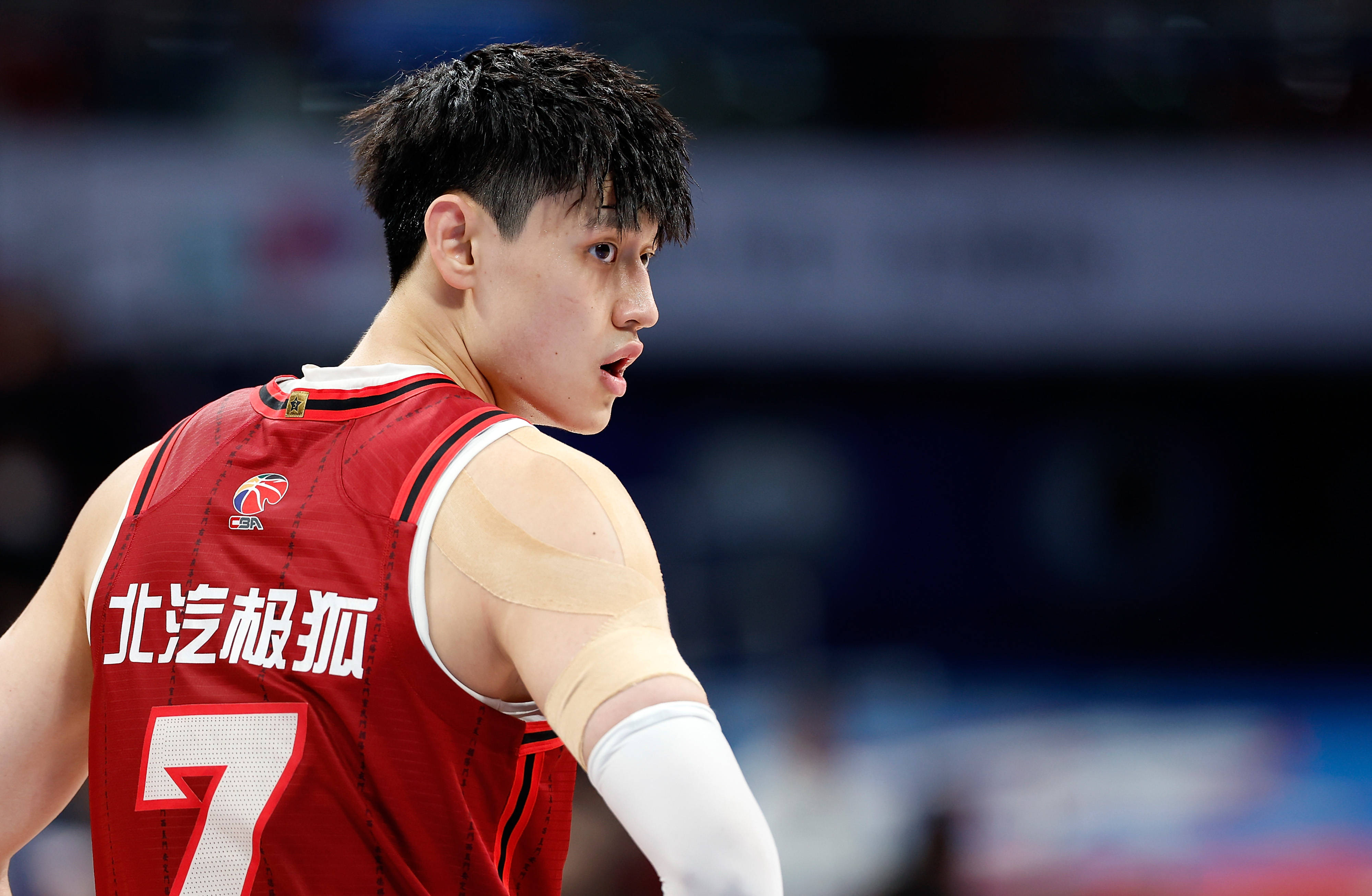 国际比赛日CBA季后赛传出新动向；广州队绝杀压哨；管理层表态——震撼外界；团队化学反应显著的简单介绍